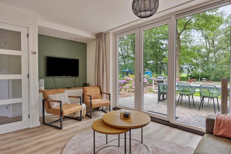 rotate=0,fit=contain,width=2880-4