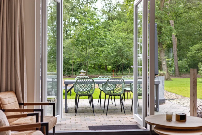 rotate=0,fit=contain,width=2880-8